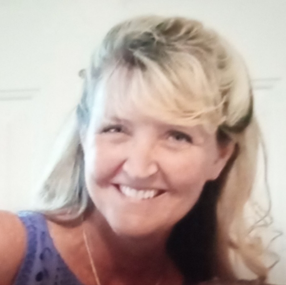 Meet your Posher, Amy - Picture 2 of 2